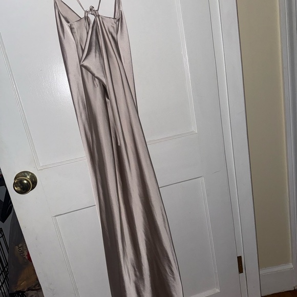 Elegant Satin Gown in champagne - Picture 4 of 5